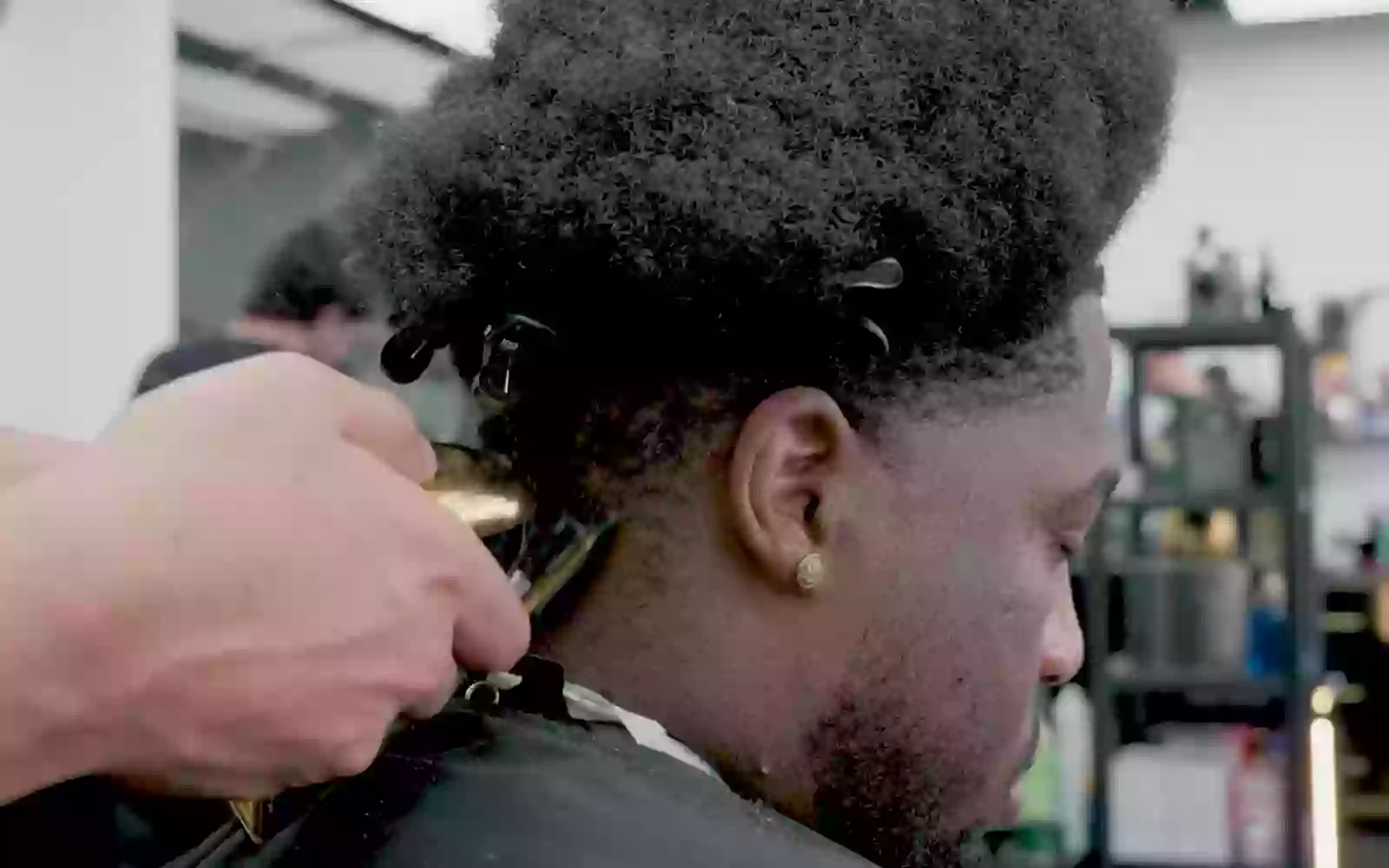 Video of an afro shape up in progress